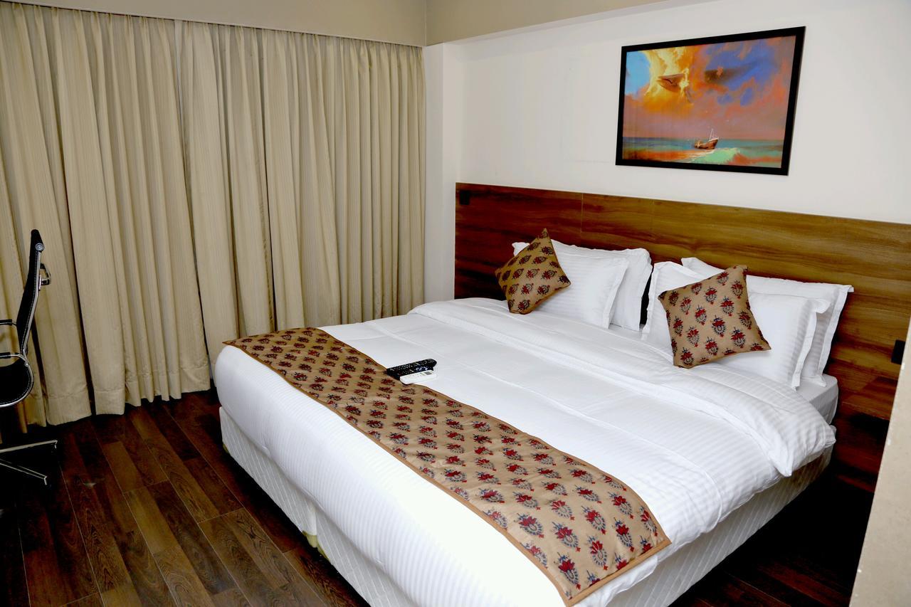Hotel Mumbai House Andheri East, Mumbai Bagian luar foto