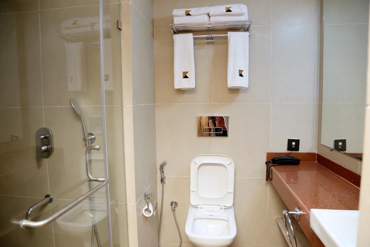 Hotel Mumbai House Andheri East, Mumbai Bagian luar foto