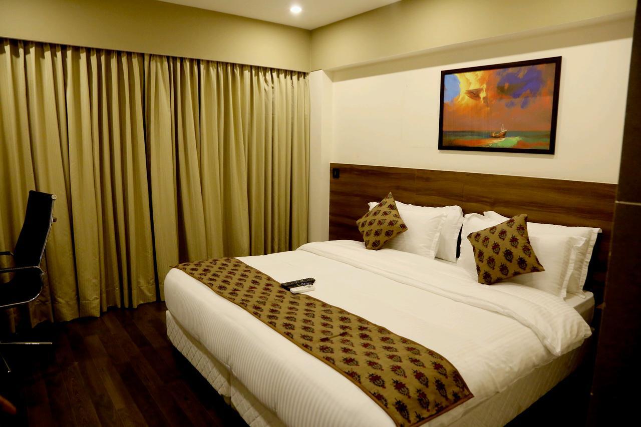 Hotel Mumbai House Andheri East, Mumbai Bagian luar foto