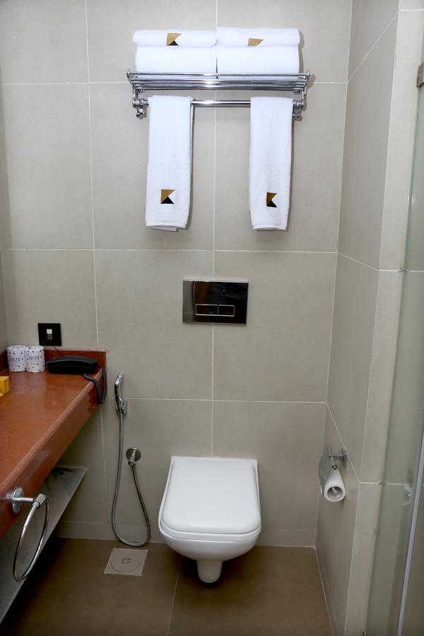 Hotel Mumbai House Andheri East, Mumbai Bagian luar foto