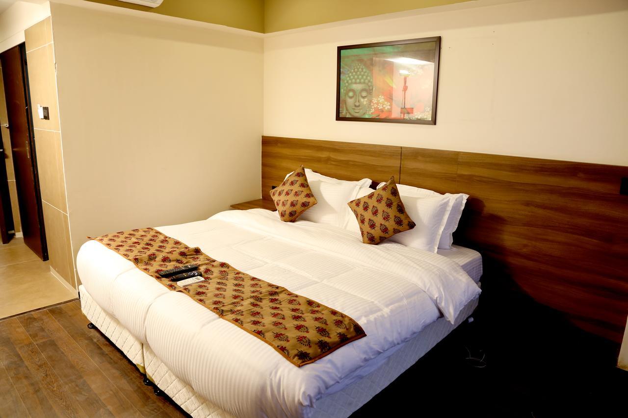 Hotel Mumbai House Andheri East, Mumbai Bagian luar foto