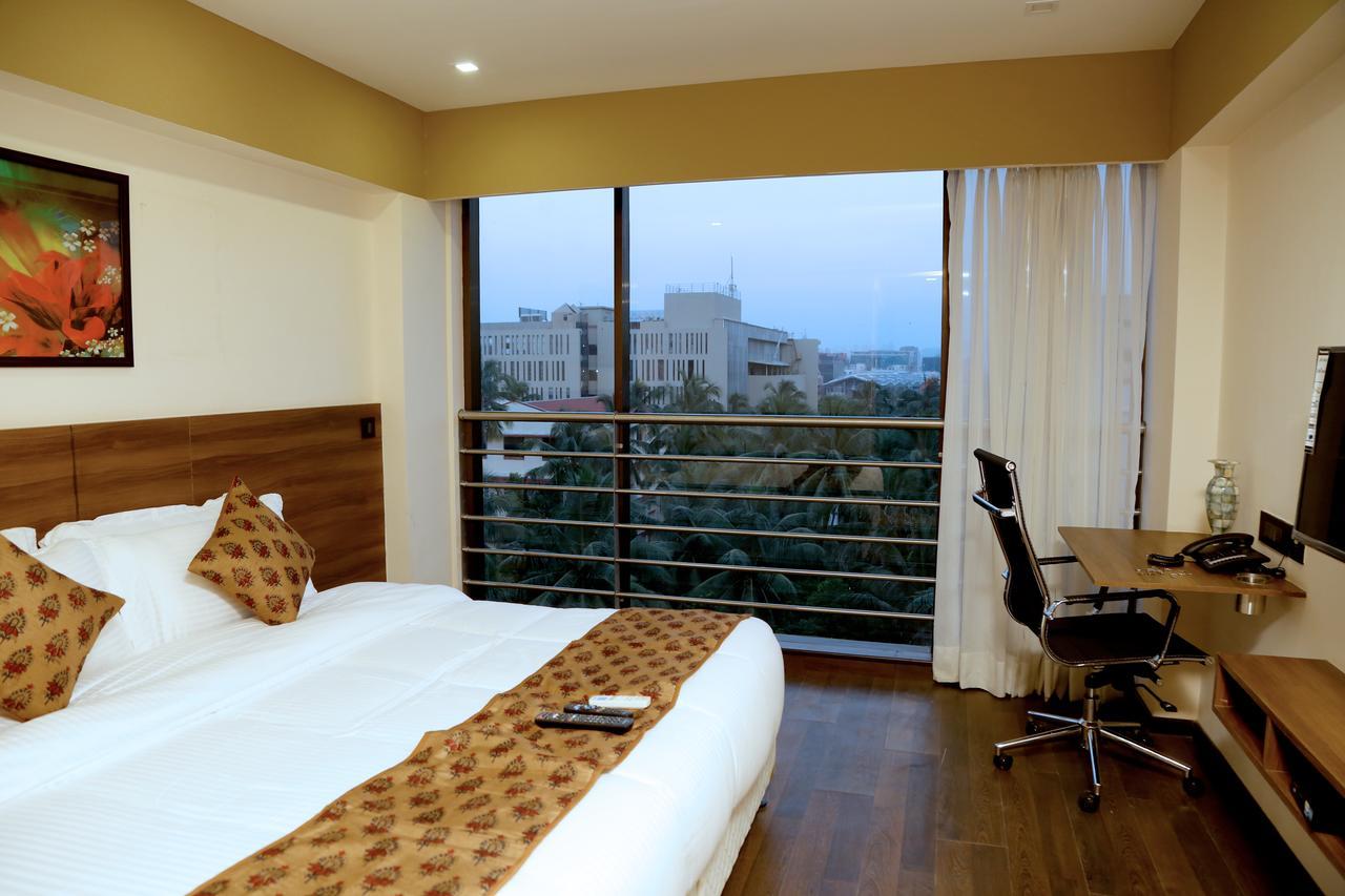 Hotel Mumbai House Andheri East, Mumbai Bagian luar foto