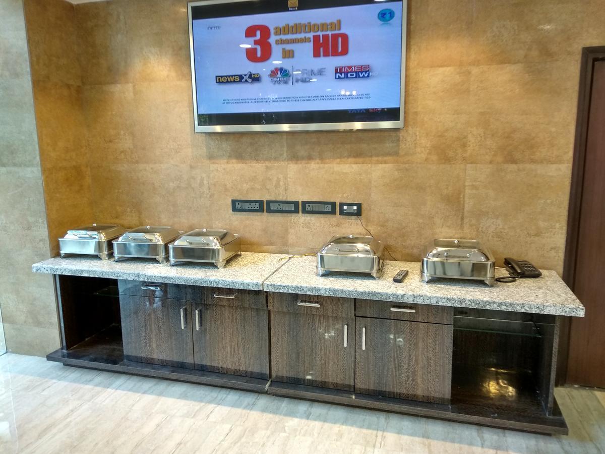 Hotel Mumbai House Andheri East, Mumbai Bagian luar foto