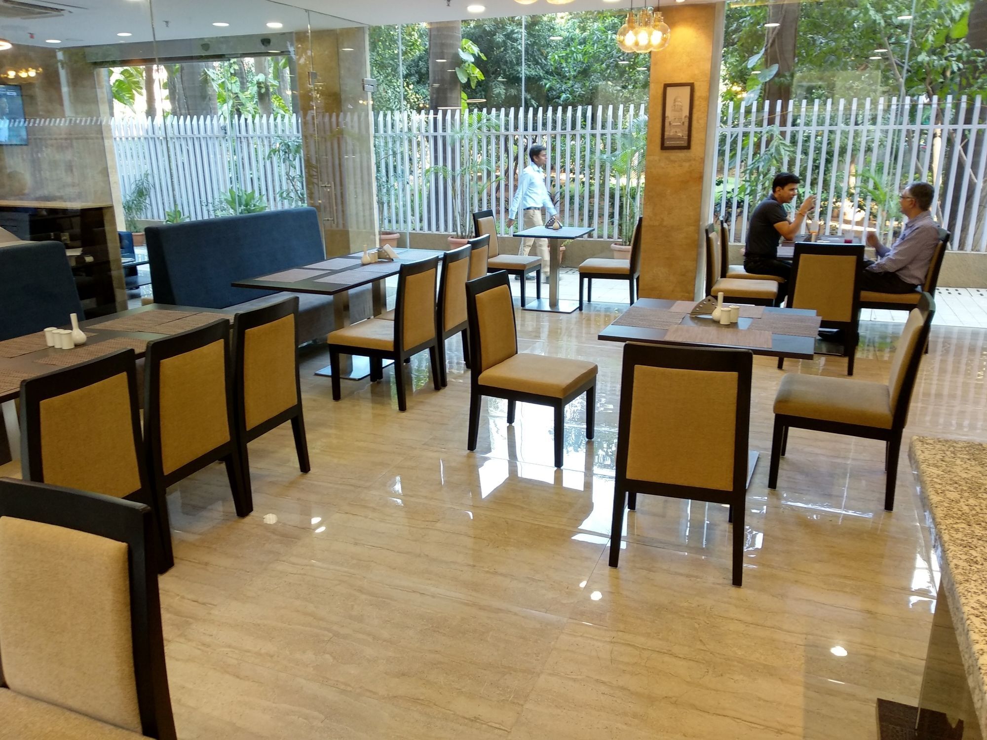 Hotel Mumbai House Andheri East, Mumbai Bagian luar foto