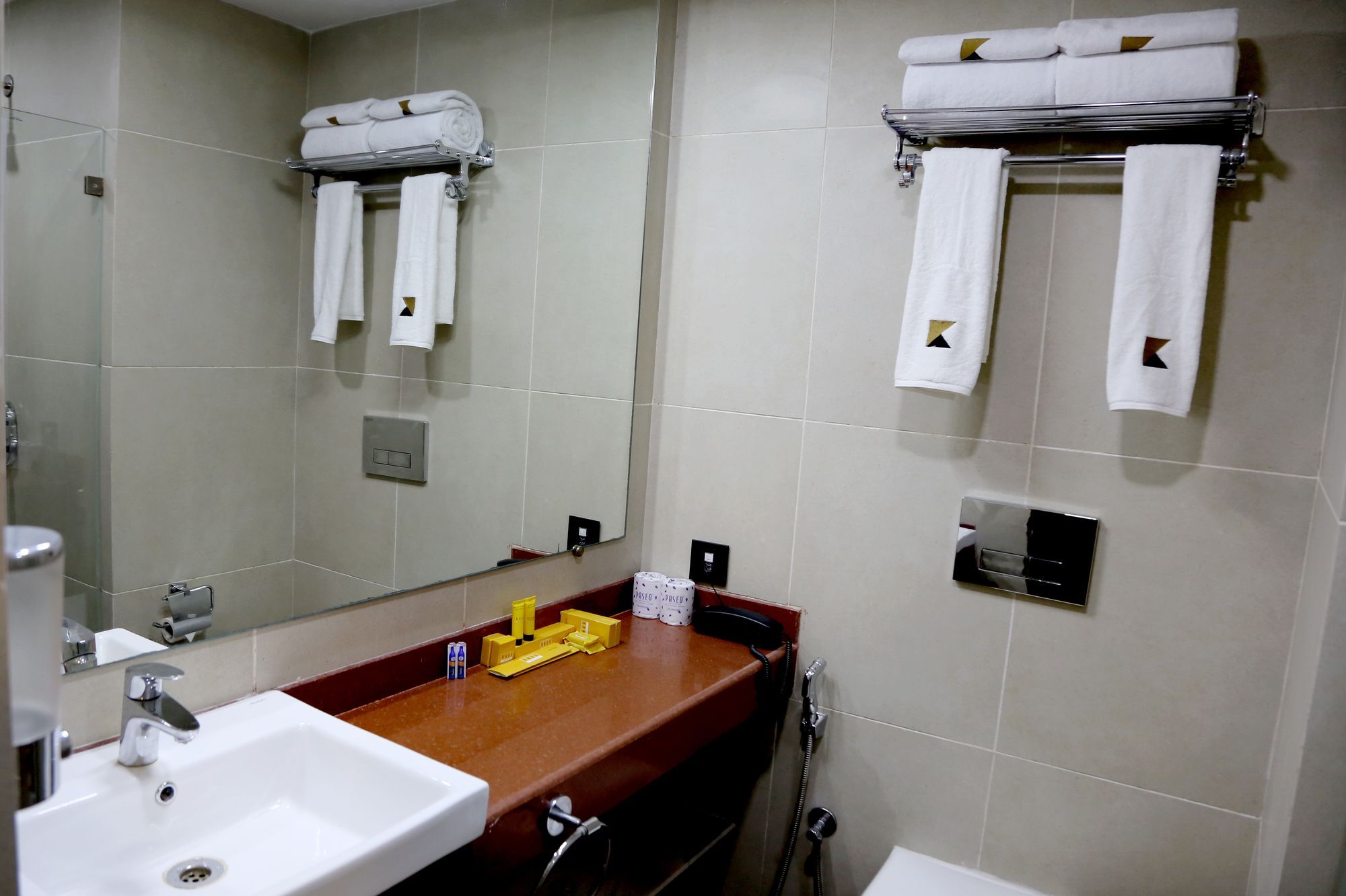 Hotel Mumbai House Andheri East, Mumbai Bagian luar foto