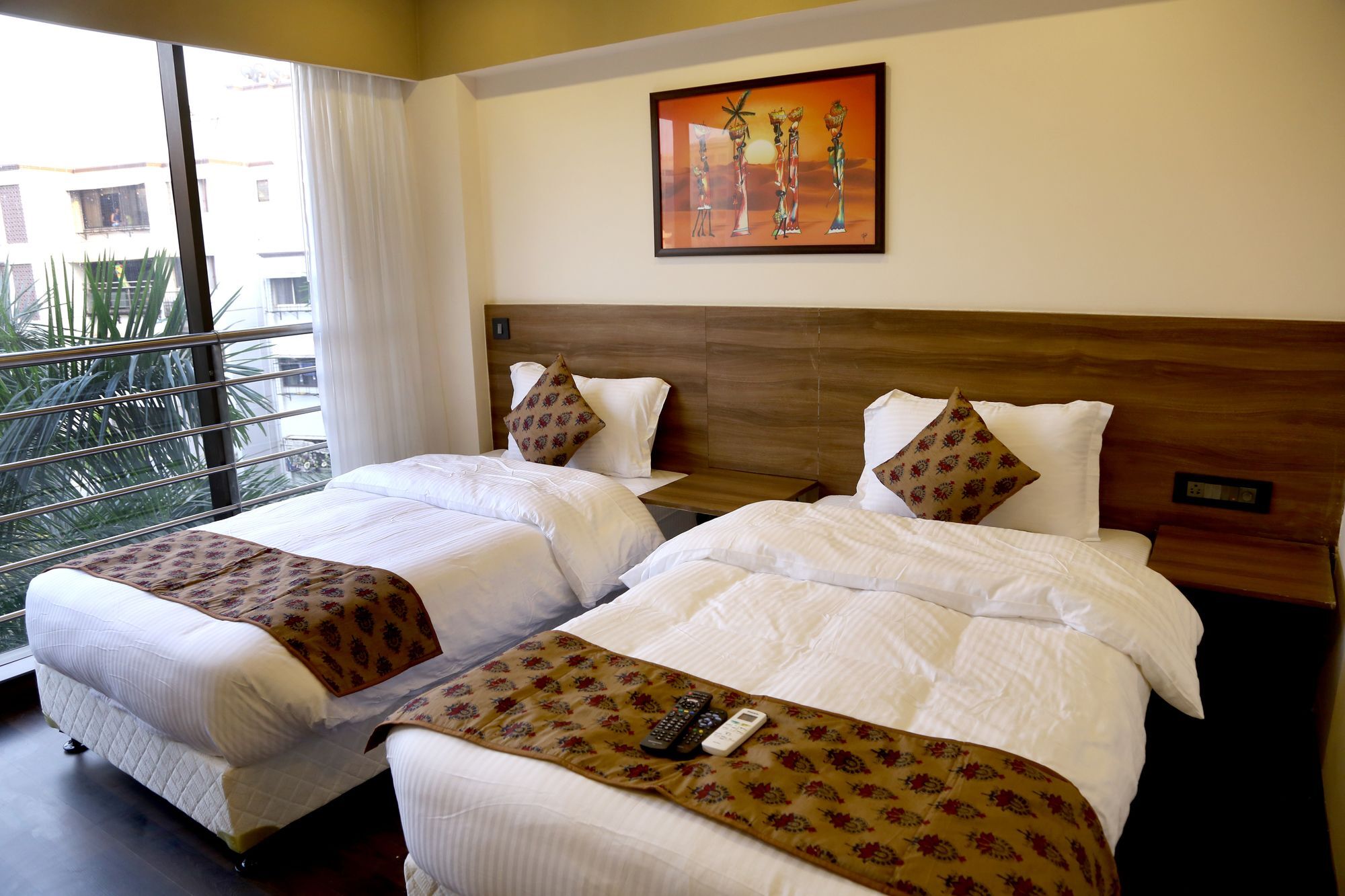 Hotel Mumbai House Andheri East, Mumbai Bagian luar foto