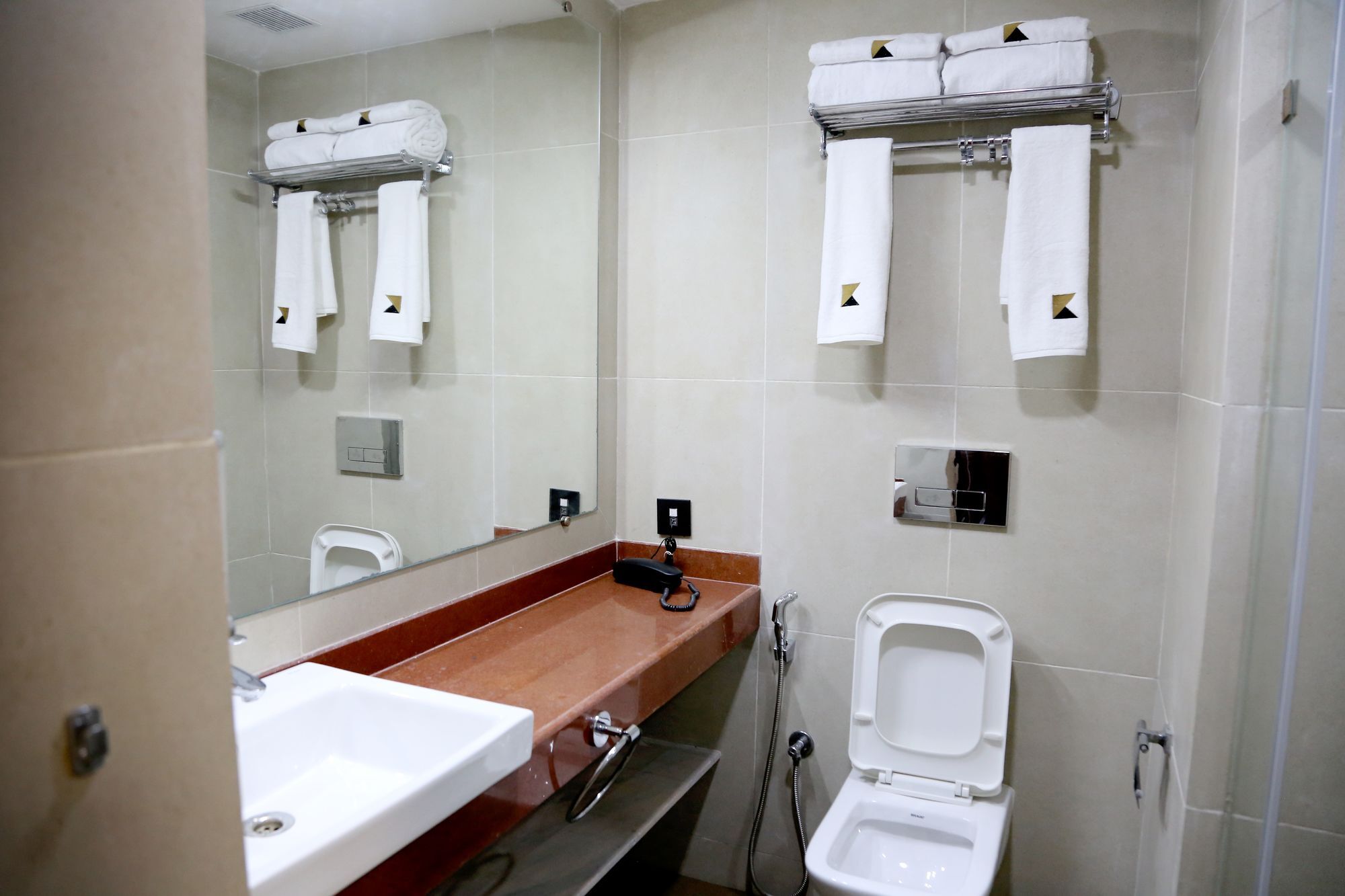 Hotel Mumbai House Andheri East, Mumbai Bagian luar foto